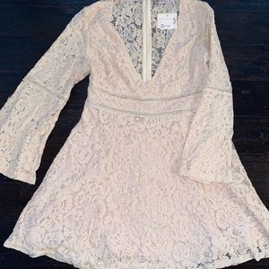 Young essence lace dress!